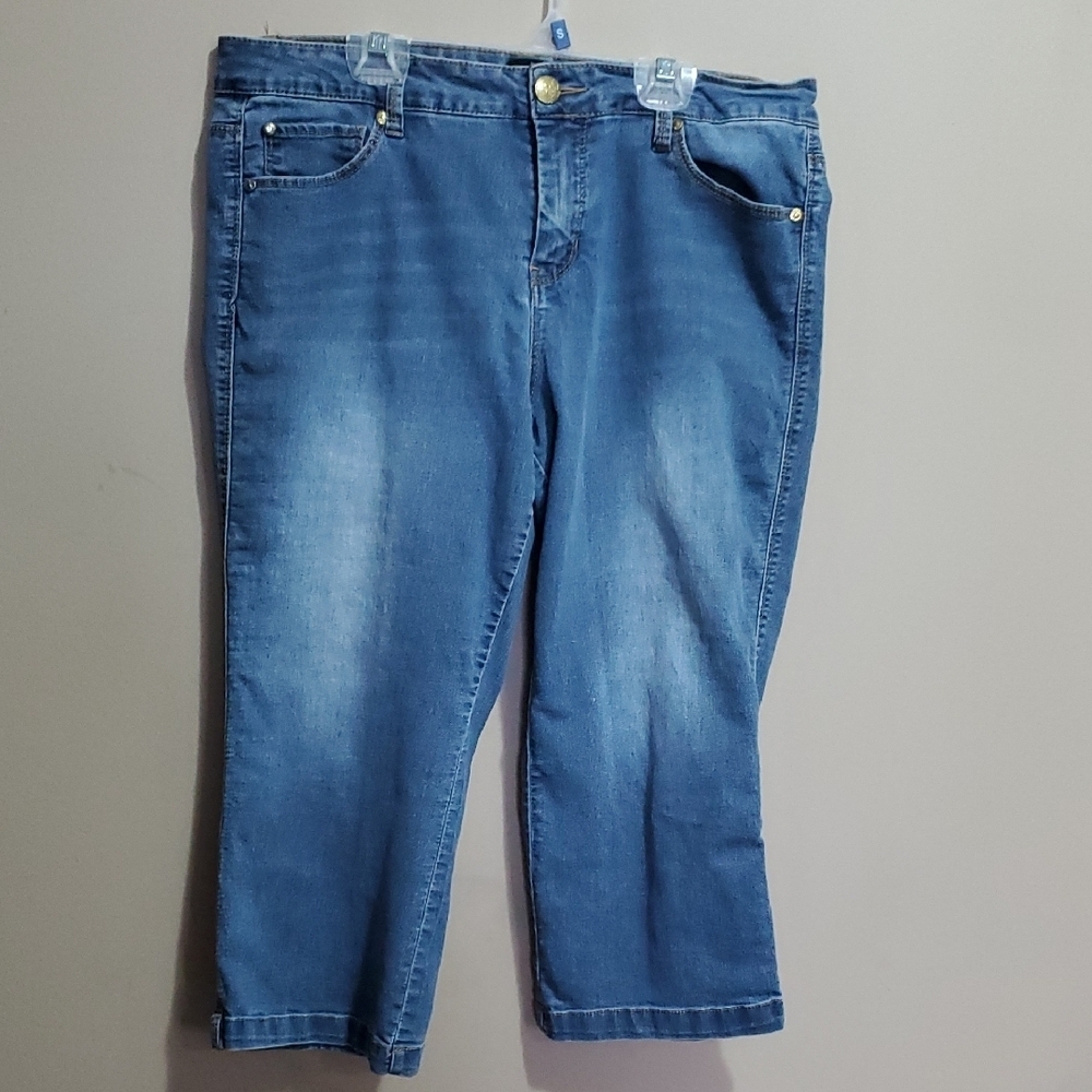 Celebrity Gold Women's Blue Jean Capris Size 14